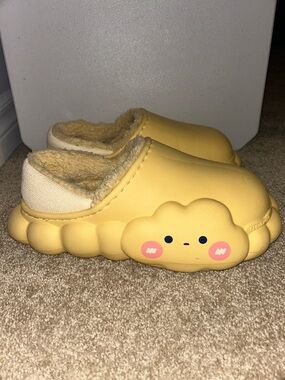 Yellow Cloud Slip-On Women's Slippers